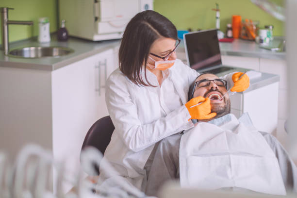Best Emergency Tooth Extraction in Clarendon Hls, IL
